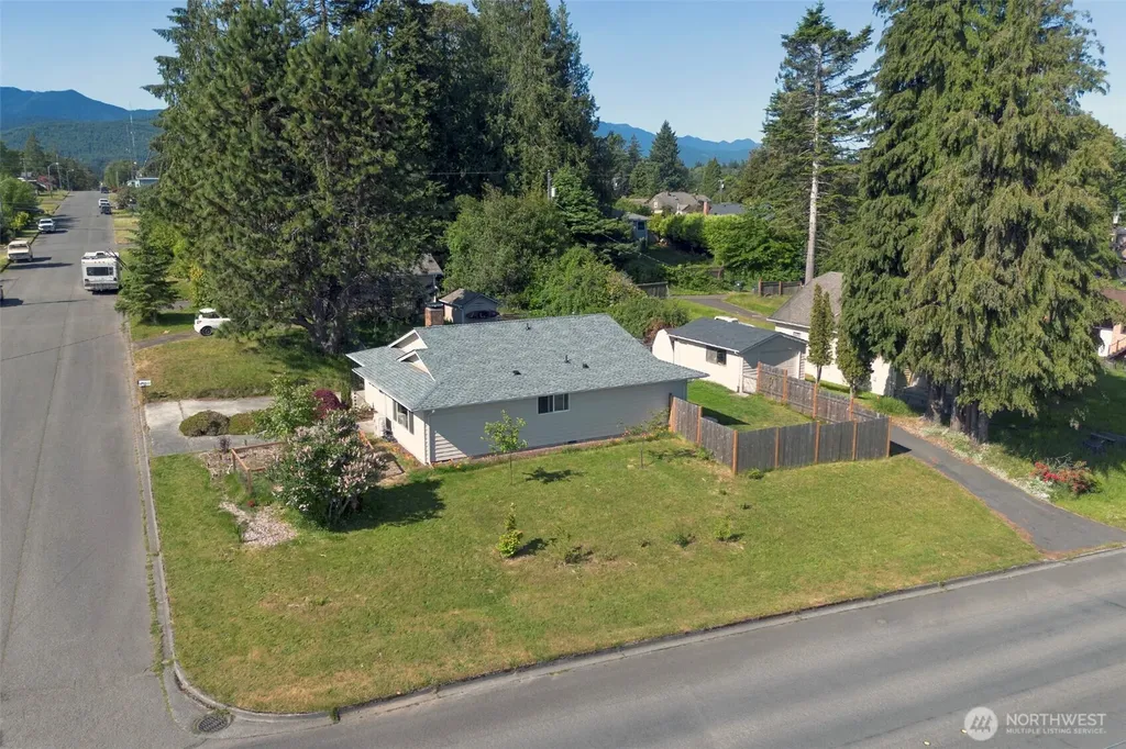 806 S E Street Port Angeles WA 98363