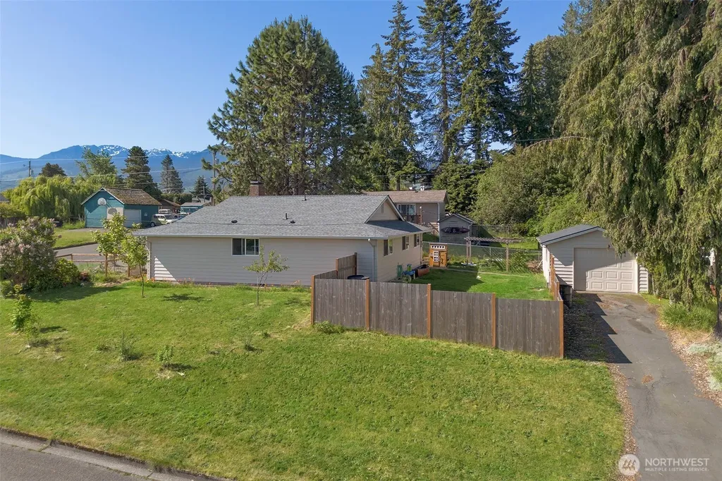806 S E Street Port Angeles WA 98363