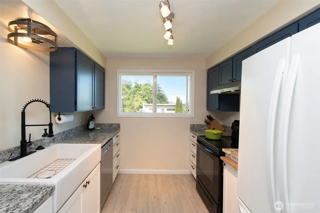 806 S E Street Port Angeles WA 98363