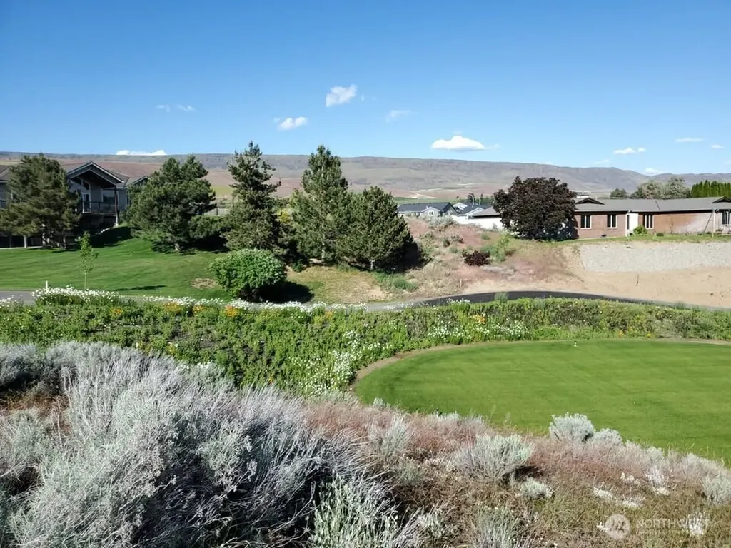 844 N Manchester Place East Wenatchee WA 98802