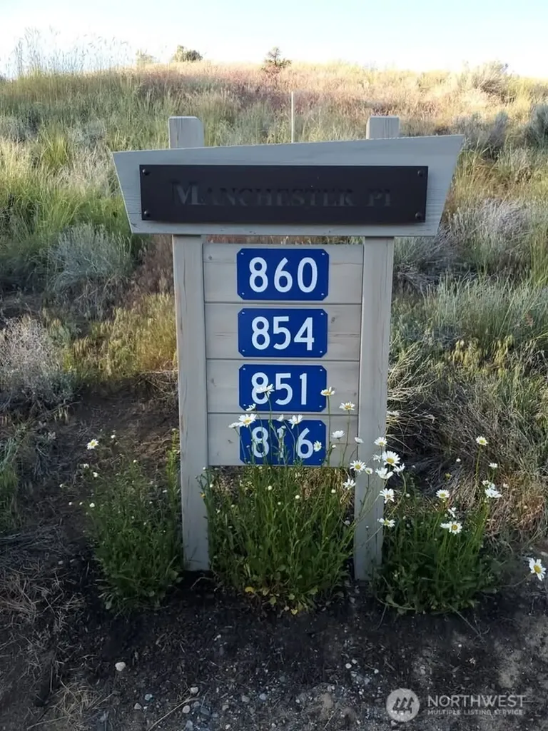 844 N Manchester Place East Wenatchee WA 98802