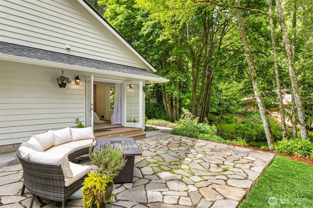 8980 Bay Street NE Bainbridge Island WA 98110