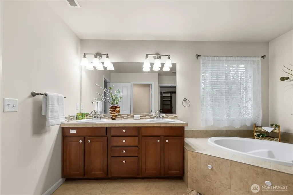 4882 SW Kenmore Court Port Orchard WA 98367