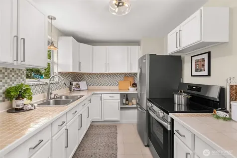 10417 17th Avenue SW Seattle WA 98146