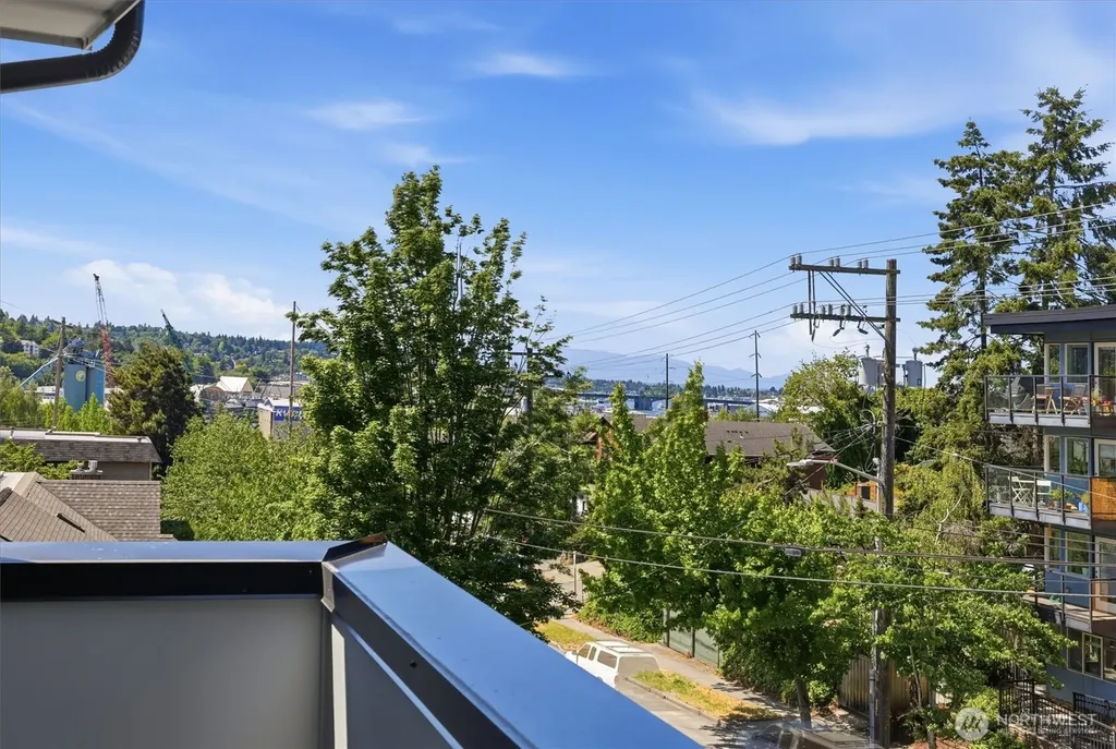 105 NW 39 Th Street Seattle WA 98107