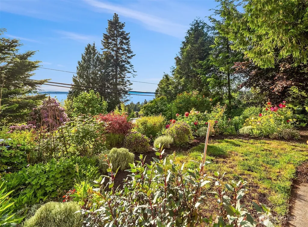 9326 California Avenue SW Seattle WA 98136
