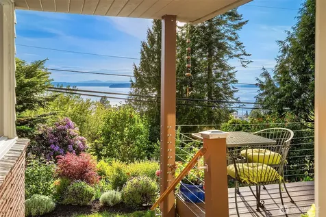 9326 California Avenue SW Seattle WA 98136