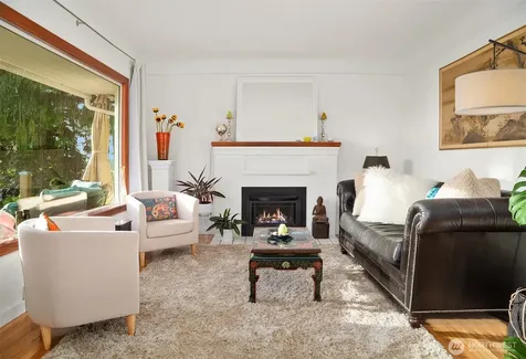 9326 California Avenue SW Seattle WA 98136
