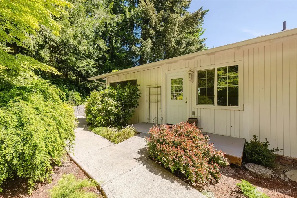 4958 NW Eldorado Boulevard Bremerton WA 98312