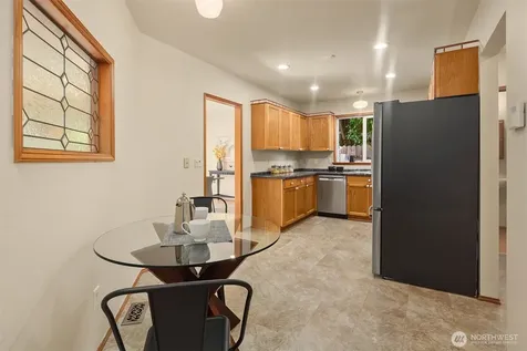 4831 37th Avenue NE Seattle WA 98105