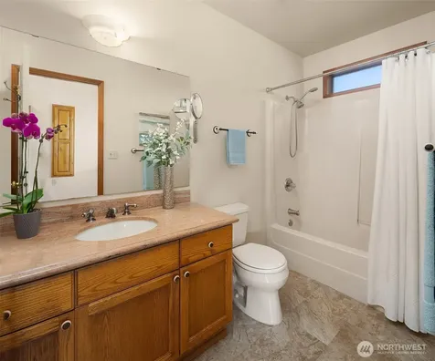 4831 37th Avenue NE Seattle WA 98105