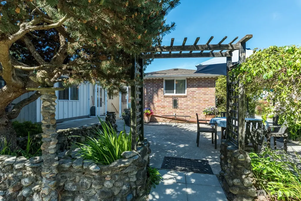 631 Giltner Lane Edmonds WA 98020