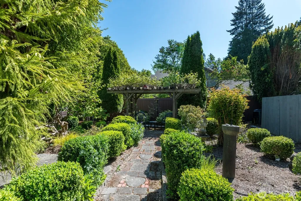 631 Giltner Lane Edmonds WA 98020