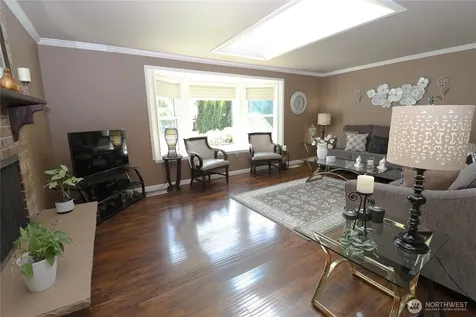 604 23rd Street NW Puyallup WA 98371