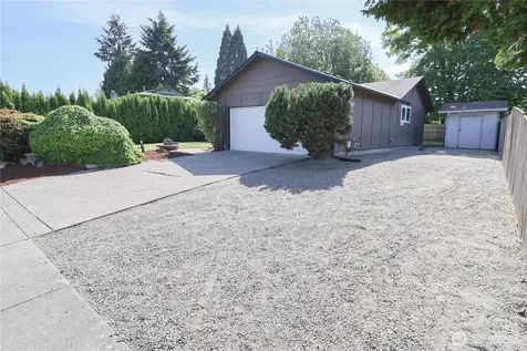 604 23rd Street NW Puyallup WA 98371