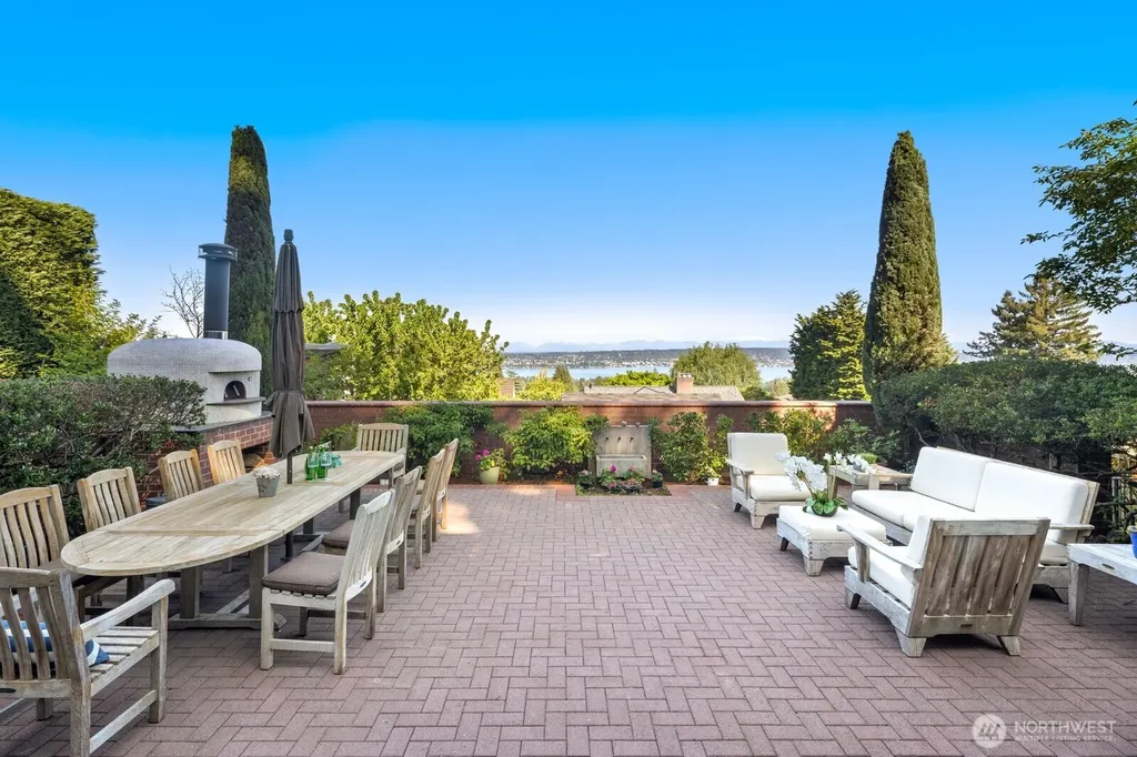 7044 50th Avenue NE Seattle WA 98115