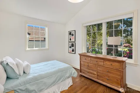 7044 50th Avenue NE Seattle WA 98115