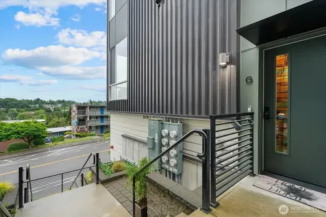 3104 SW Avalon Way Seattle WA 98126