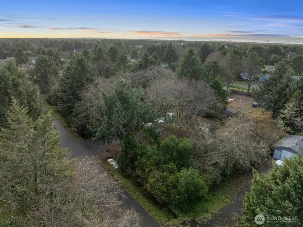 337 Mast Ave NW Ocean Shores WA 98569