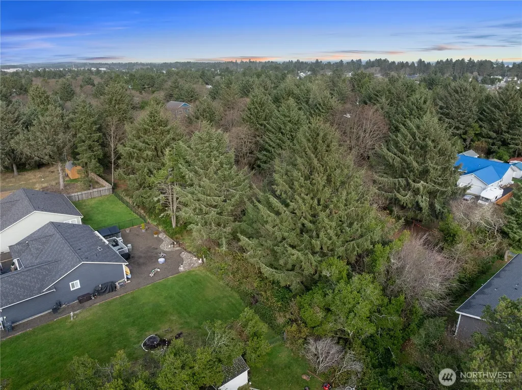 337 Mast Ave NW Ocean Shores WA 98569
