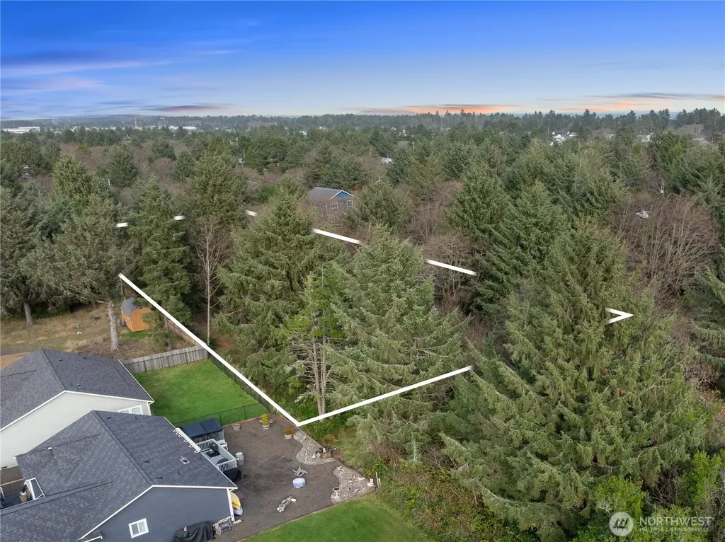 337 Mast Ave NW Ocean Shores WA 98569