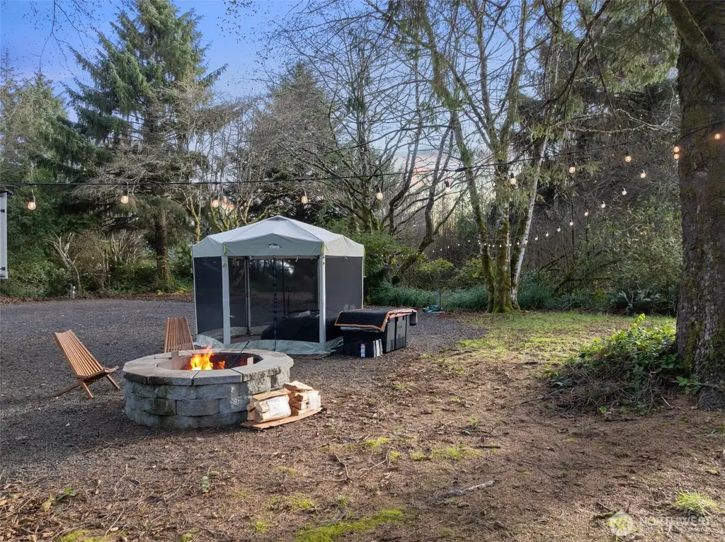 337 Mast Ave NW Ocean Shores WA 98569