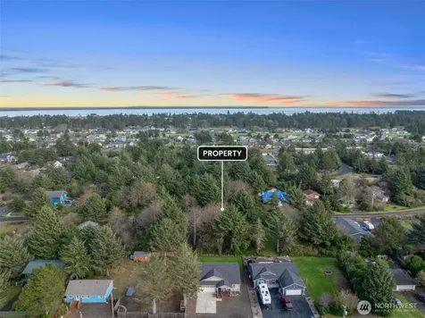 337 Mast Ave NW Ocean Shores WA 98569