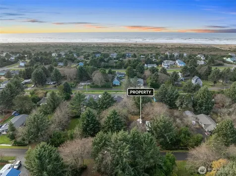 337 Mast Ave NW Ocean Shores WA 98569