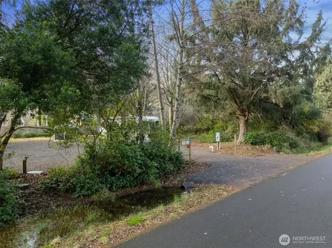 337 Mast Ave NW Ocean Shores WA 98569