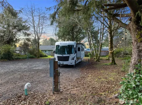 337 Mast Ave NW Ocean Shores WA 98569