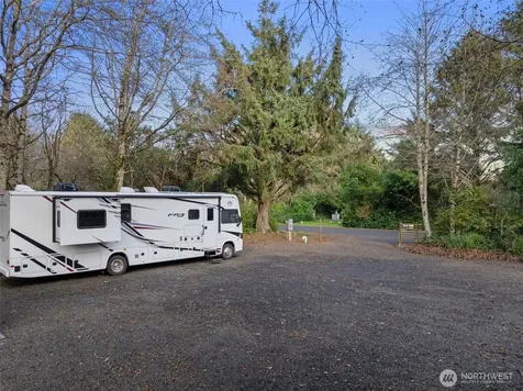 337 Mast Ave NW Ocean Shores WA 98569
