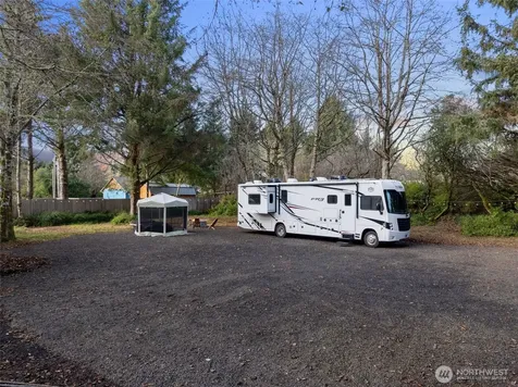 337 Mast Ave NW Ocean Shores WA 98569