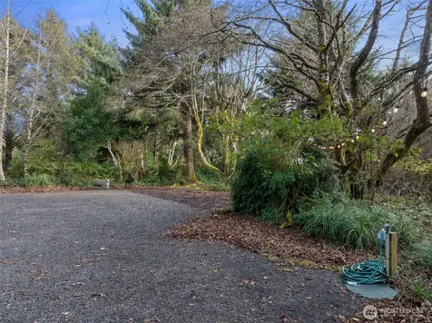 337 Mast Ave NW Ocean Shores WA 98569