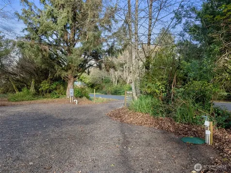 337 Mast Ave NW Ocean Shores WA 98569