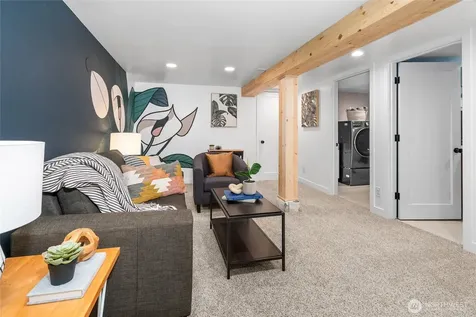 8205 19th Avenue NE Seattle WA 98115
