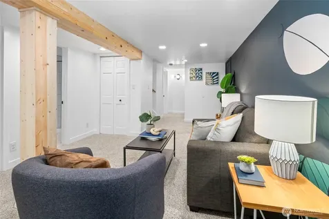 8205 19th Avenue NE Seattle WA 98115