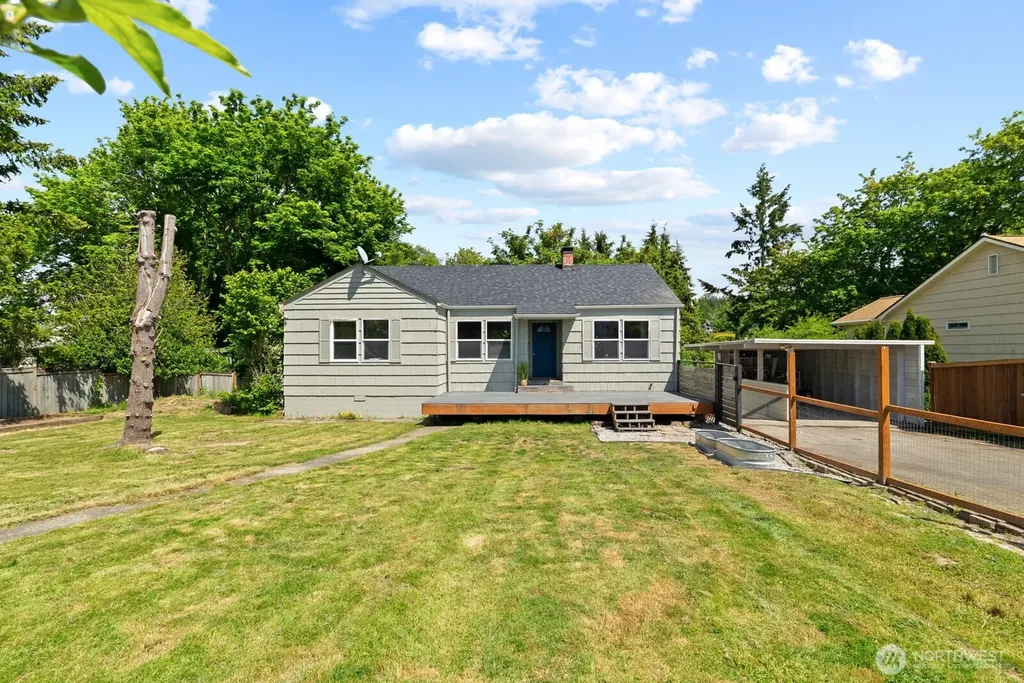 307 4th Street Steilacoom WA 98388