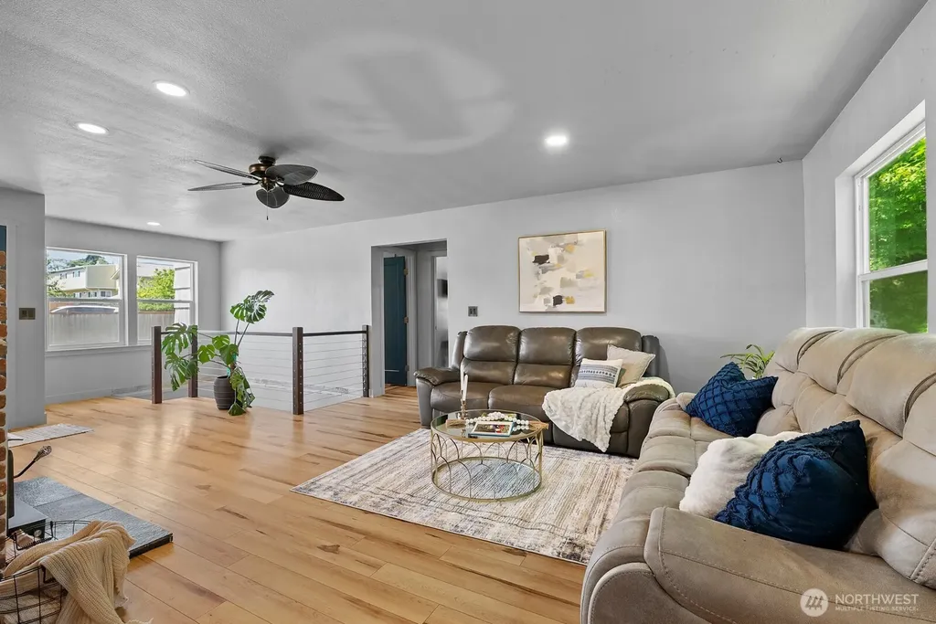 307 4th Street Steilacoom WA 98388
