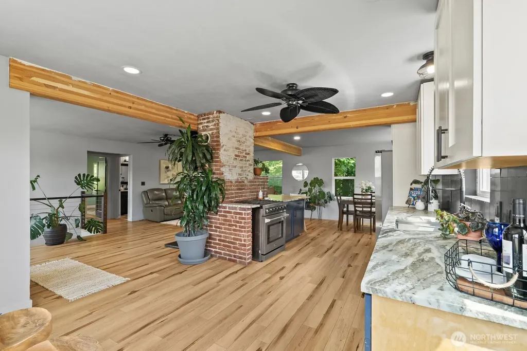 307 4th Street Steilacoom WA 98388