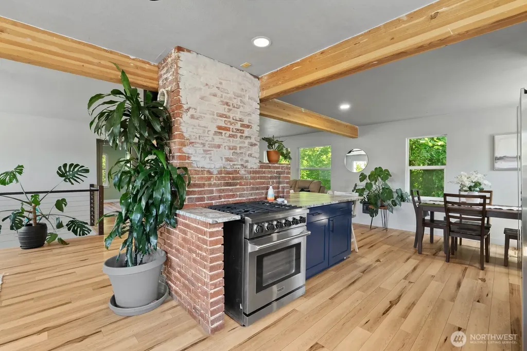307 4th Street Steilacoom WA 98388