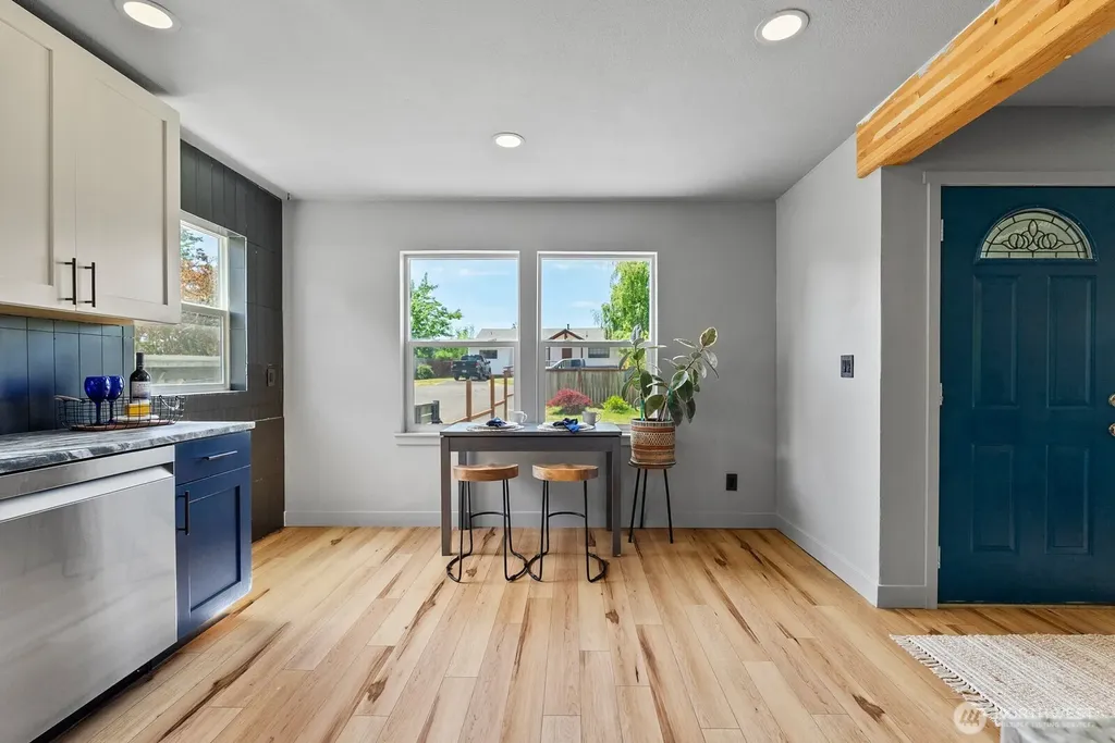 307 4th Street Steilacoom WA 98388