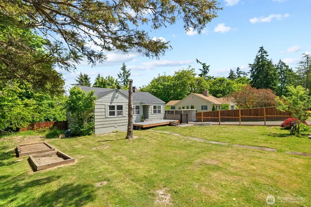 307 4th Street Steilacoom WA 98388