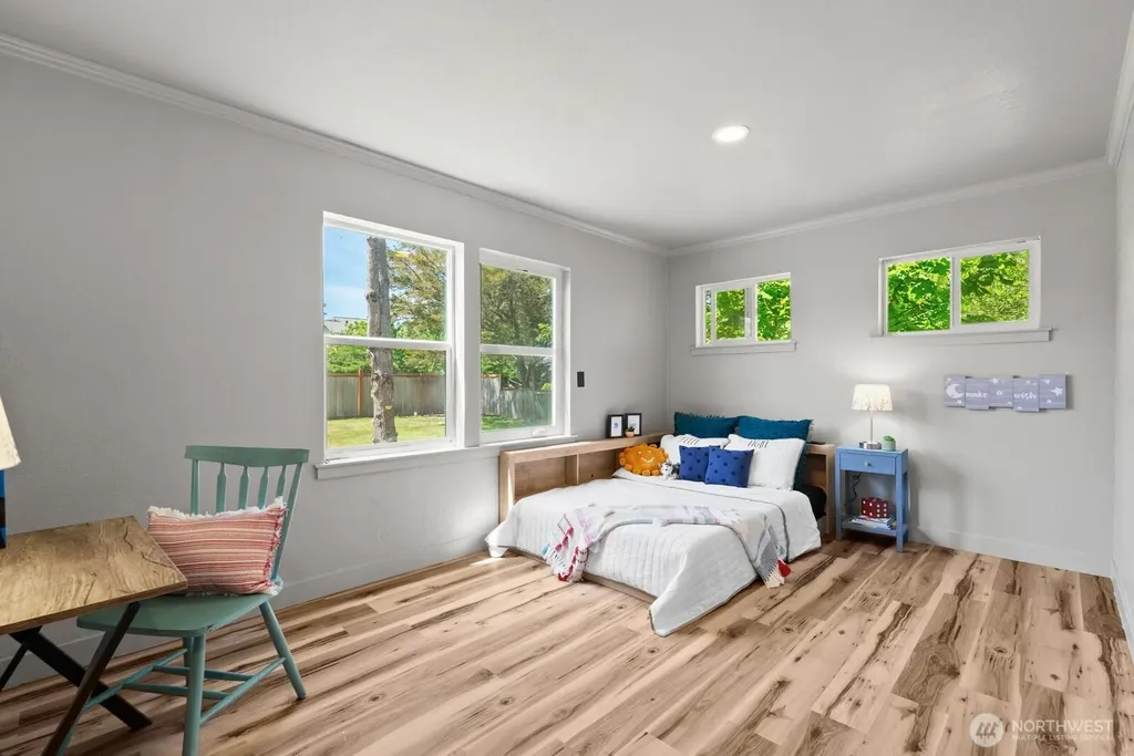307 4th Street Steilacoom WA 98388