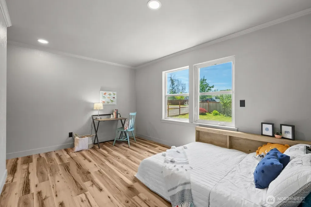 307 4th Street Steilacoom WA 98388