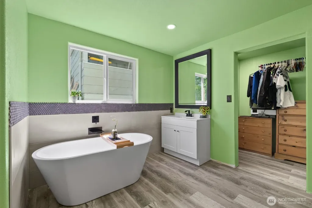 307 4th Street Steilacoom WA 98388