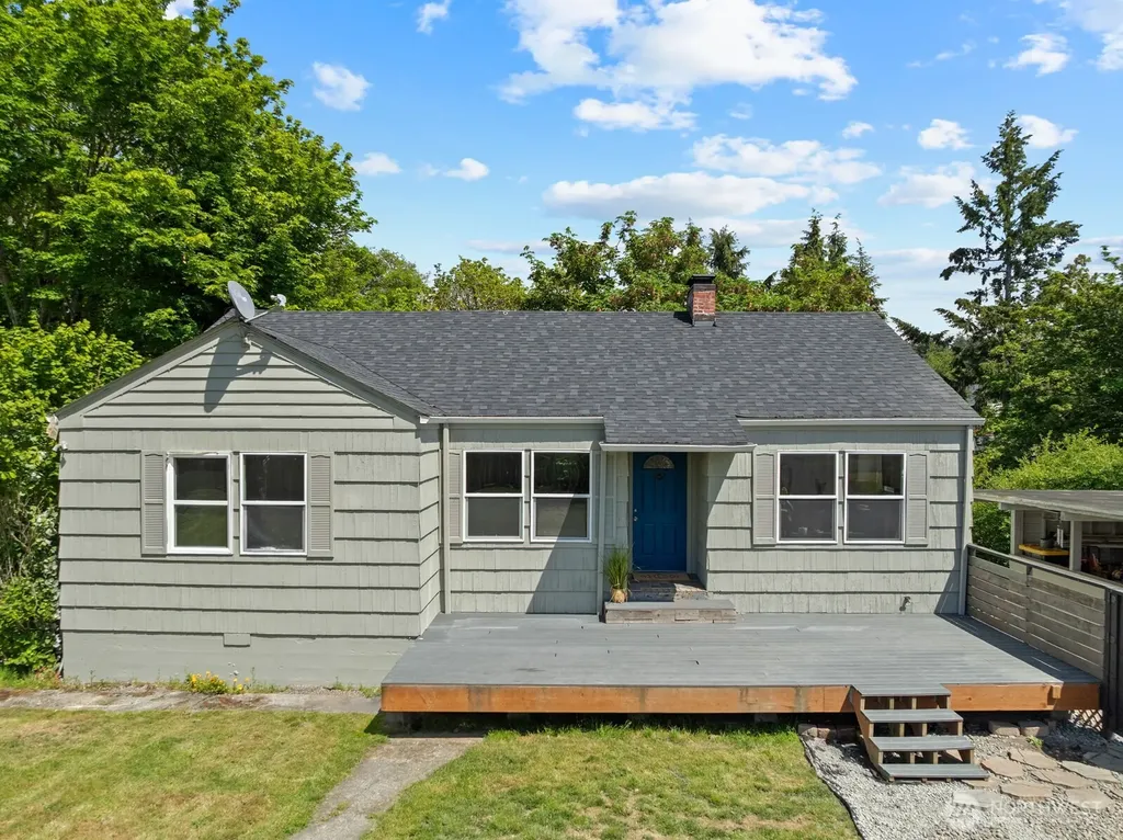 307 4th Street Steilacoom WA 98388