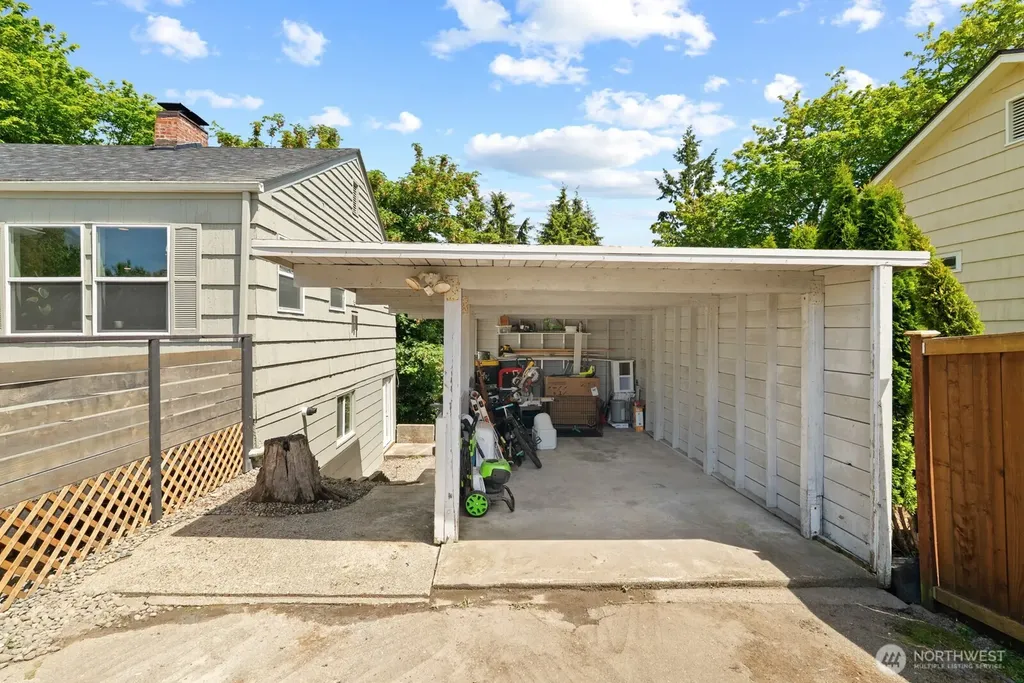 307 4th Street Steilacoom WA 98388