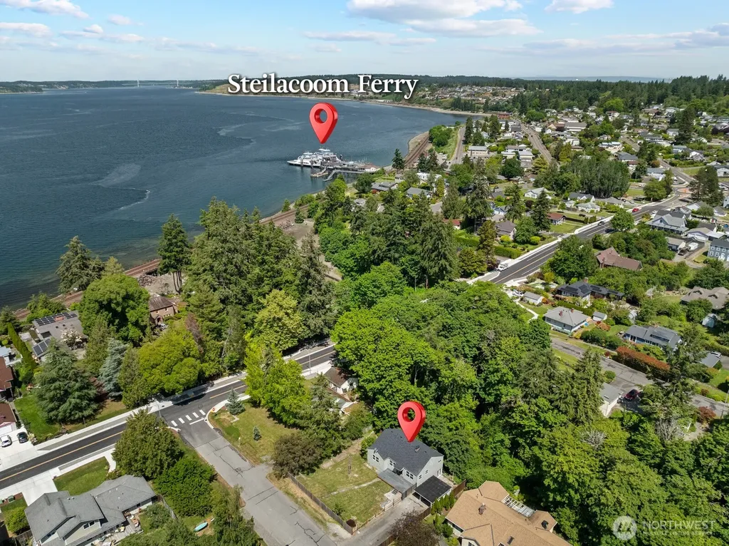 307 4th Street Steilacoom WA 98388