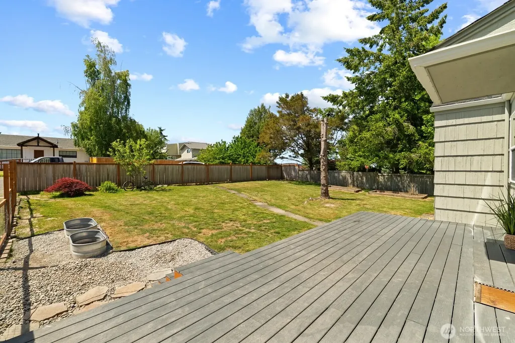 307 4th Street Steilacoom WA 98388