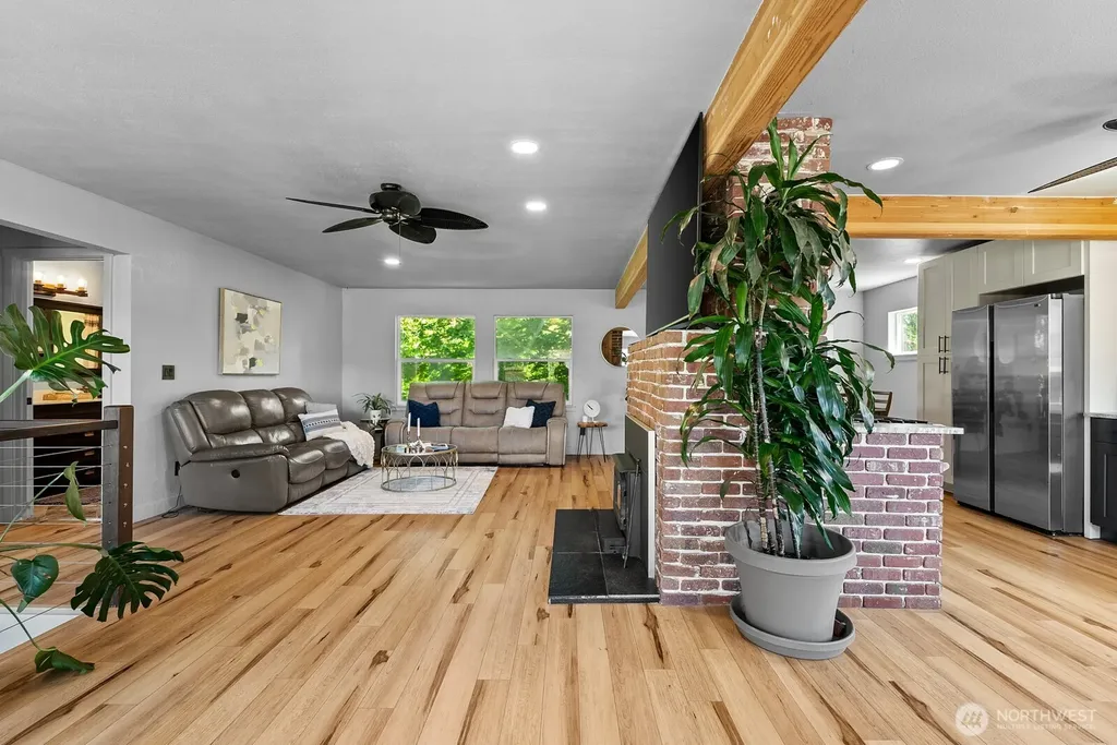 307 4th Street Steilacoom WA 98388